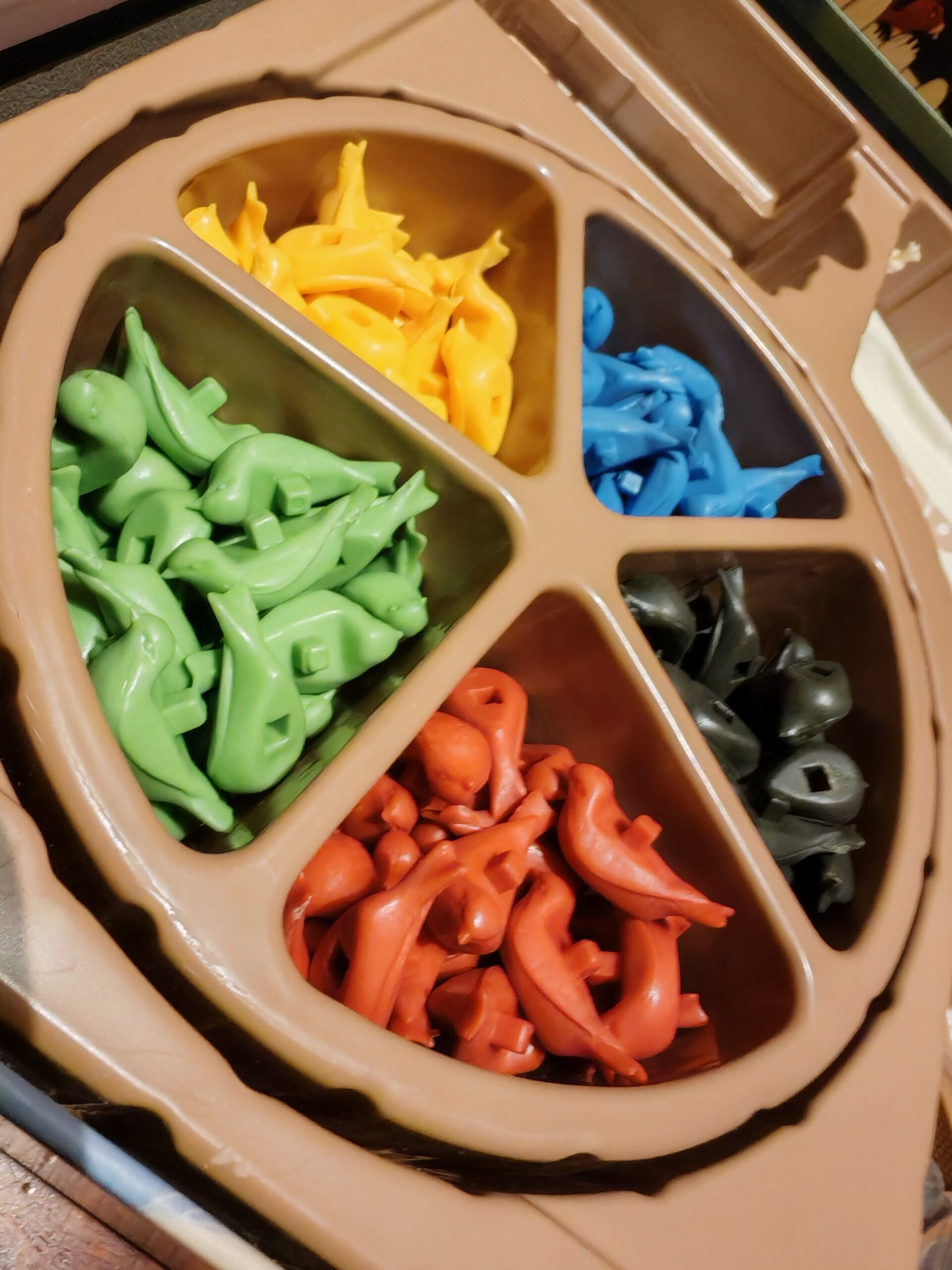 Die 3-dimensionalen, stapelbaren Vögel vom Spiel "Piep!"